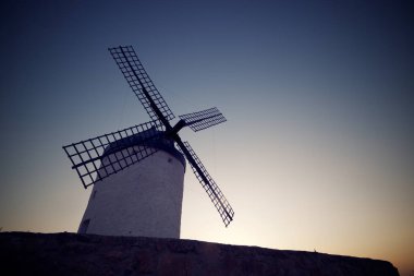 Consuegra 'daki yel değirmeni, Toledo Eyaleti, Castilla La Mancha, İspanya.