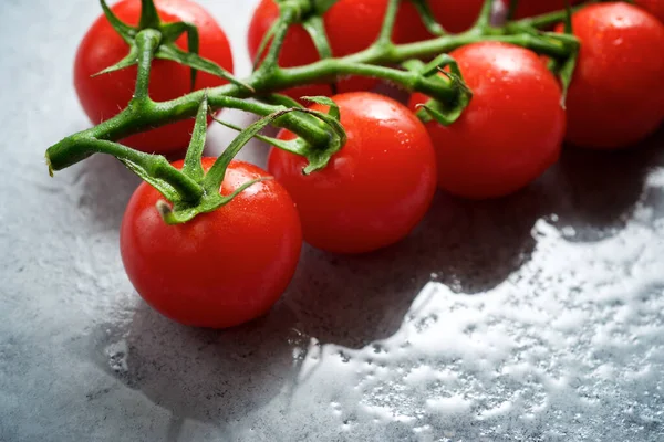 Tomates Cerises Sur Une Table Grise — Photo