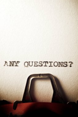 Sorusu olan? bir daktilo ile yazılmış metin.