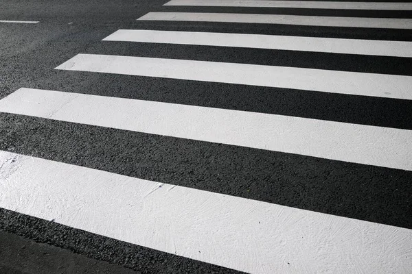 Zebra Karşıya Kimse Geçmeden Geçiyor — Stok fotoğraf