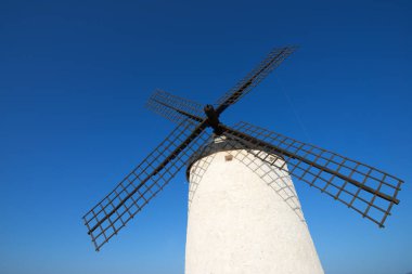 Consuegra 'daki yel değirmeni, Toledo Eyaleti, Castilla La Mancha, İspanya.