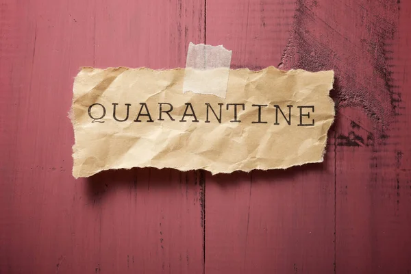 Duvardaki karantina metni.