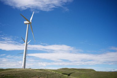 Elektrik üretimi için yel değirmenleri, Zaragoza Eyaleti, İspanya Aragon.