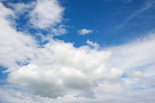 西班牙的白云和蓝天 — 图库照片