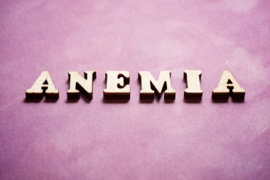 Renkli bir kağıtta amnemia metni.