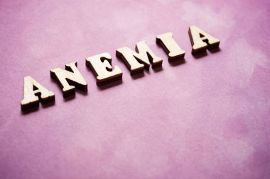 Renkli bir kağıtta amnemia metni.