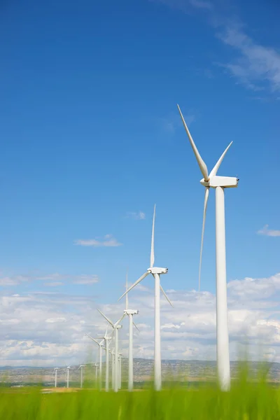西班牙萨拉戈萨省阿拉贡供发电用的风车 — 图库照片