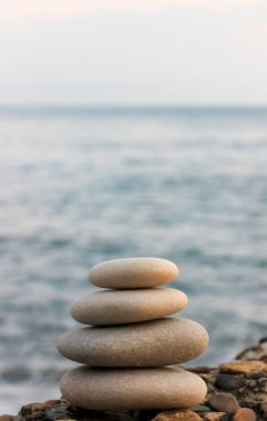 taşlar, taşlar deniz, uyum, beyaz taş üzerinden piramit