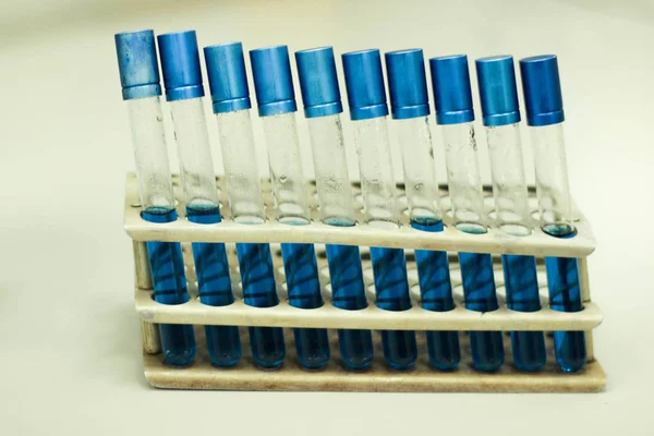 test tüpleri olan tripod, mavi test tüpleri, tıbbi laboratuar, test tüpleri raflar, laboratuvar testi, laboratuvar muayene, laboratuvar testleri, laboratuvar analizi, test laboratuvarı