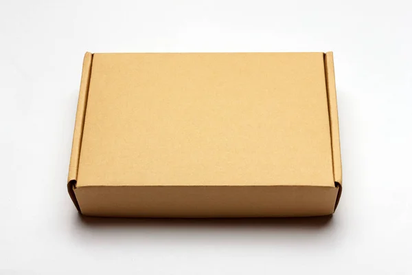 Closed cardboard box isolated on a white — Stock Photo, Image