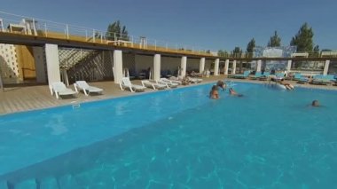 Genichesk, Ukrayna - 30 Ağustos 2017: Otel havuz partisi