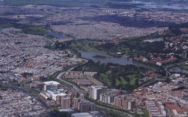 Bir şehrin panoramik görünümü
