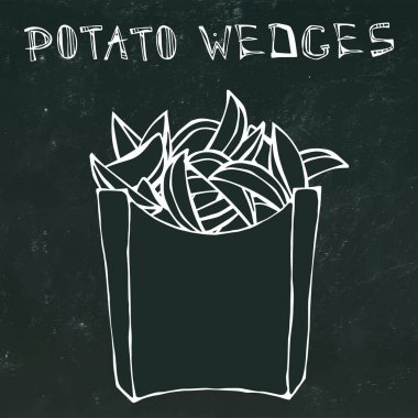 Patates kağıt kutusunda dilimleri. Kızarmış patates Fast Food bir paket. Gerçekçi elle çizilmiş Doodle tarzı Sketch.Vector illüstrasyon izole bir siyah kara tahta arka plan üzerinde.