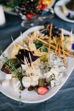 parmak yemek tahtası peyniri   