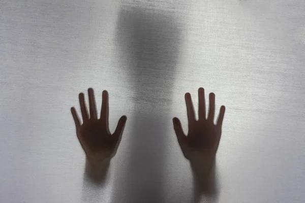 No focus. the fabric behind her. silhouette and shadow. child with his hand against the fabric, please help. domestic violence concept. — Stock Photo, Image