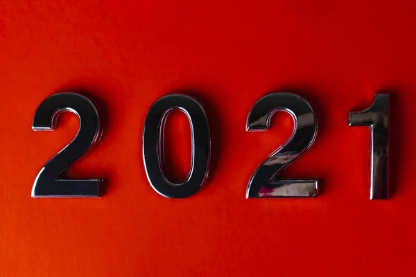 Sfondo arancione. primo piano. i numeri 2021. Lucentezza metallica . — Foto Stock