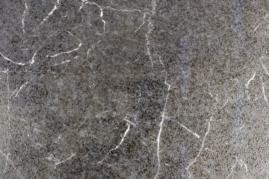 Doku, mermer taban ve vernik. Vernik özel bir şekilde uygulanır..