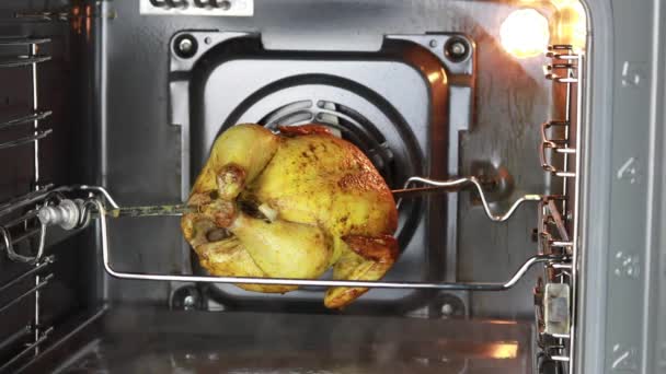 Forno Frango Grelhado Cozido Uma Saliva Gira Gradualmente Vertical — Vídeo de Stock