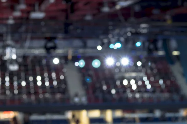 Sin concentración, borrosa. Foco suave. Arena profesional para deportes. Proyectores de luz brillante . —  Fotos de Stock