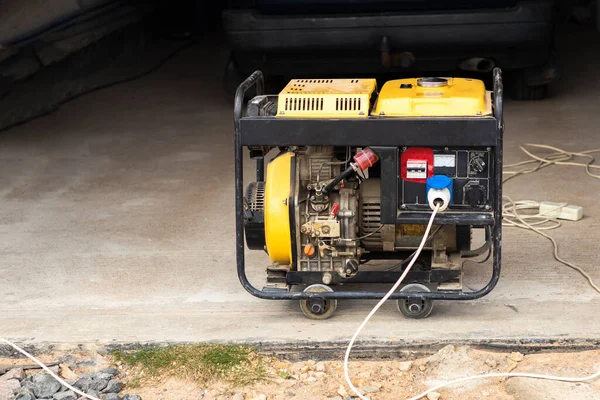 Samodzielny Generator Wysokoprężny Zasilania Elektryczności Nagłych Wypadkach Żółty Kolor Obsługuje — Zdjęcie stockowe