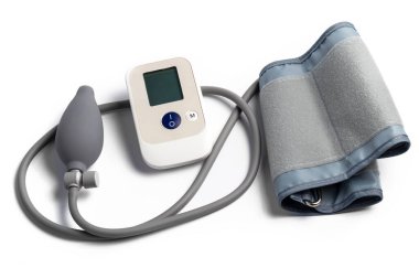 Sphhygmomanometer kan basıncını ölçmek için kullanılan bir cihazdır. Beyaz arka planda. Yakın plan..