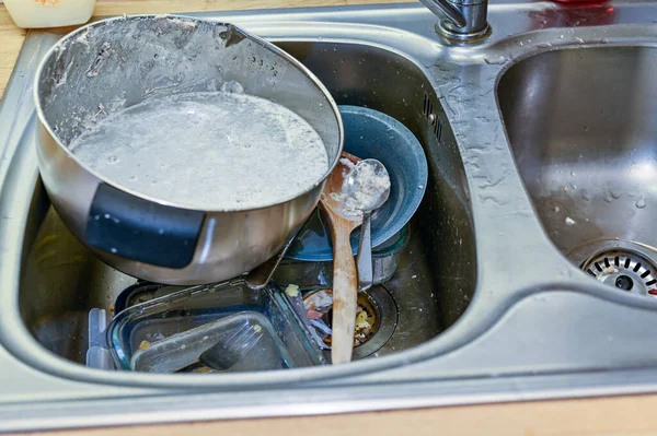 Dishes in a sink after baking bread — Stock Photo, Image