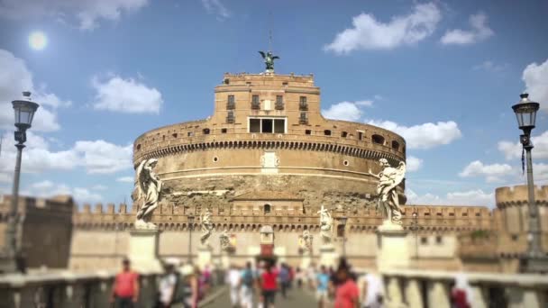 Castel Sant 'Angelo (den heliga ängelns eller mausoleums slott i Hadrianus) med suddiga människor, Rom, Italien. — Stockvideo