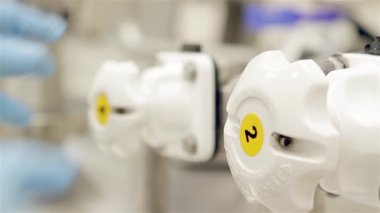 Bir musluk açılış bilim adamı