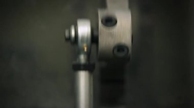 Fabrikada endüstriyel pistonlar