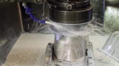 Operatör endüstriyel Torna üzerinde çalışma