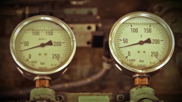 Manómetros de presión industriales — Vídeo de stock