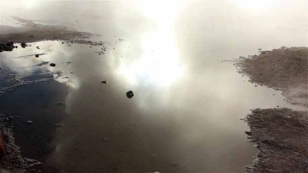 Geysers Del Tatio, En el desierto de Atacama, Chile. Detalle de la neblina — Vídeo de stock