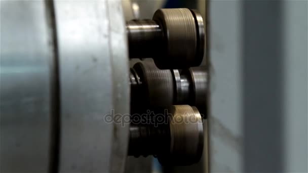 Maquinaria industrial rotativa y de compresión — Vídeo de stock