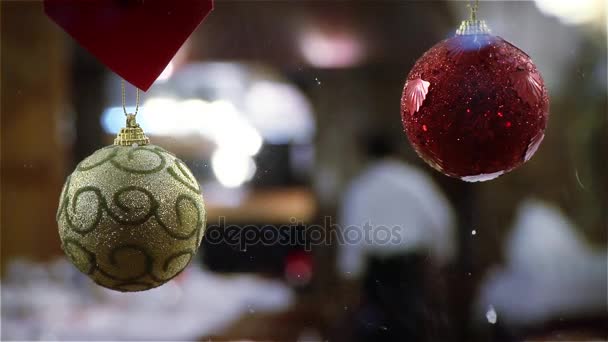 Bir Restoranda Süs Noel Topları — Stok video