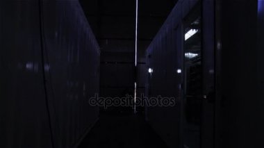 Adam açılış kapı ambarı