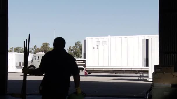 Αφήνοντας Βαρύ Φορτίο Φορτηγών — Αρχείο Βίντεο
