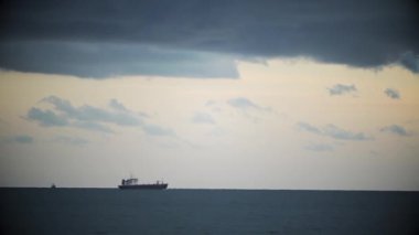 Ufukta, Montevideo, Uruguay'nın gemi