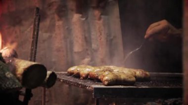 Adam Chorizos, Choripan, Arjantin için pişirme