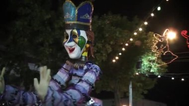 Bebek Montevideo'da gece Uruguaylı karnaval. Montevideo, Uruguay, 20 Haziran 2014 filme.