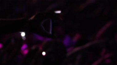 Gece kulübünde cep telefonu