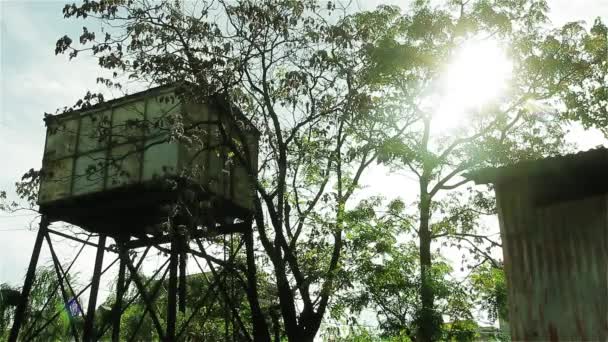 Sol Sobre Viejo Tanque Agua — Vídeos de Stock