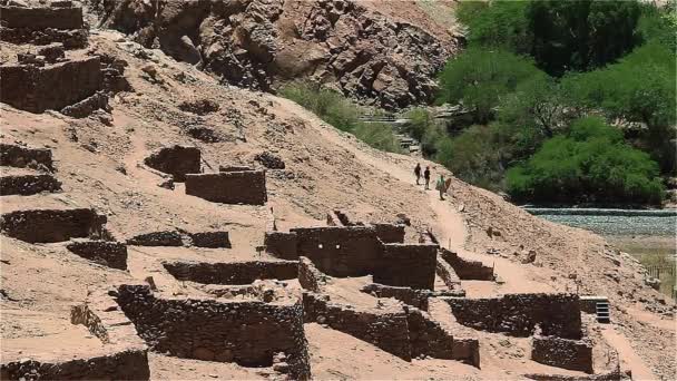 Turist Pukara Quitor Atacama Çölü Şili — Stok video