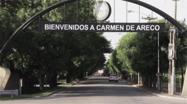 İşaret içinde şehir, Carmen de Areco, Arjantin hoş geldiniz. Carmen de Areco Buenos Aires eyaleti, Arjantin için bir şehirdir. Carmen de Areco Partido için yönetim merkezidir. Carmen de Areco Arjantin çekildi. 05 Haziran 2016. 