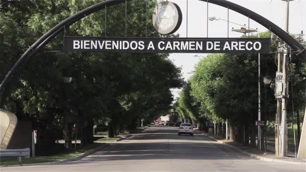 市のカルメン ホルヘパチェコアレコ アルゼンチンでのサインへようこそ カルメン アレコにあるこのは ブエノスアイレス州 アルゼンチンの街です カルメン アレコにあるこの Partido — ストック動画