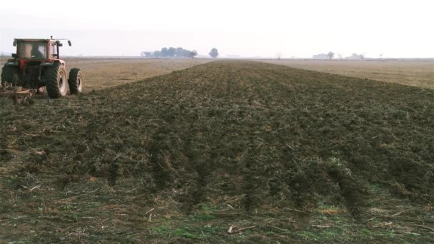 Trekker Het Veld Het Land Voorbereiden Teelt — Stockvideo