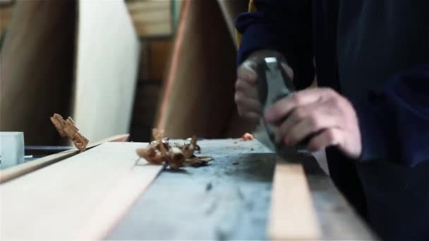 Muž Pracuje Dřevo — Stock video