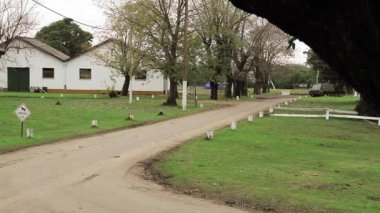 Eski savaş tankı askeri üssünde