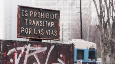 Tren ve uyarı Buenos Aires demiryoluna oturum açın