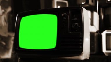 Vintage Tv yeşil ekran ile. Sepya atış. Herhangi bir görüntü veya resim ile yeşil ekran değiştirmek hazır istiyorum.