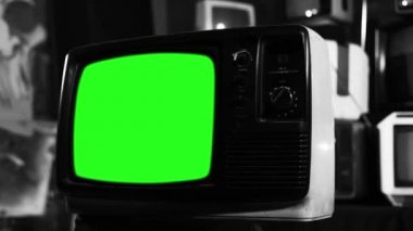 Vintage Tv ile yeşil perde. Herhangi bir görüntü veya resim ile yeşil ekran değiştirmek hazır olmasını istiyorum. Siyah ve beyaz çekim.